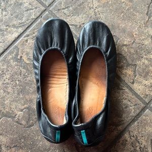 Size 8 black Tieks